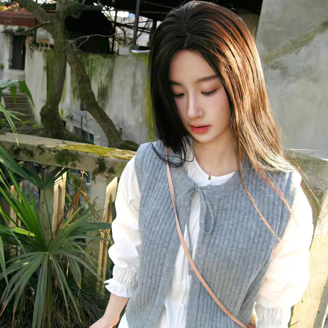 色肉毒蝎女封面